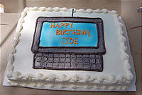 コンピューター柄のケーキ