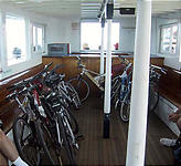 船には適当に自転車を積む。